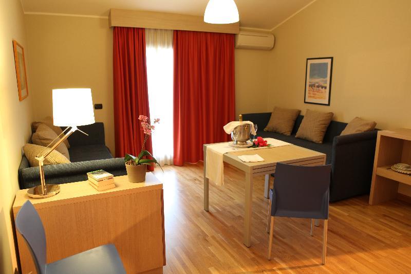 Heraclea Hotel Residence ポリコーロ エクステリア 写真