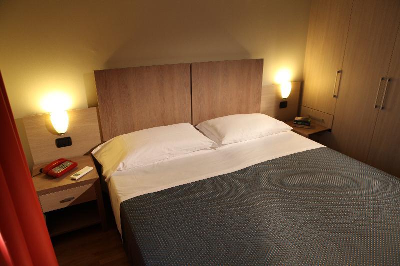 Heraclea Hotel Residence ポリコーロ エクステリア 写真